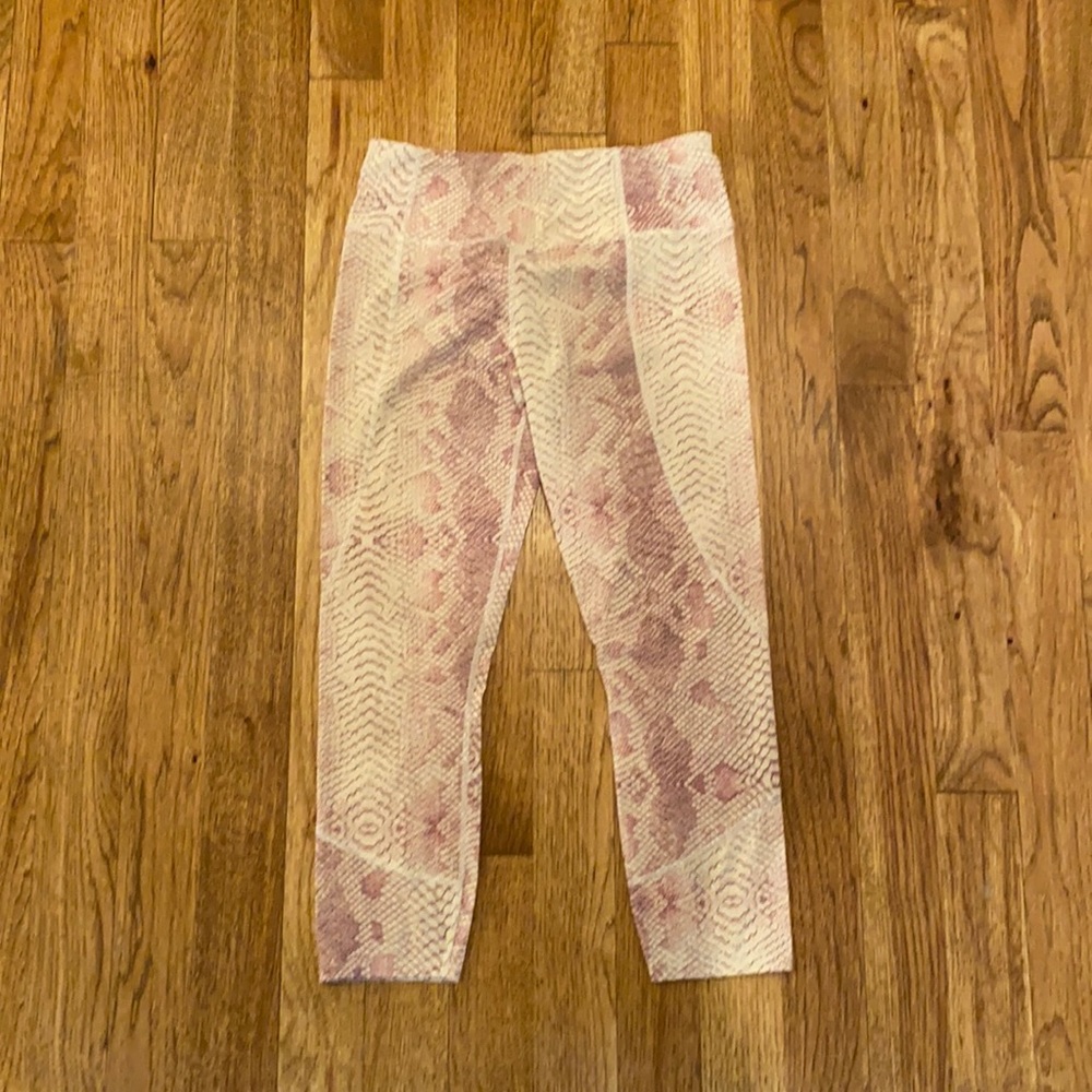 LIKE NEW! Patter leggings